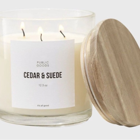 Public Goods Cedar & Suede Soy
Candle with 3 wicks Size 12.3oz - Picture 4 of 6
